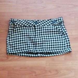 Houndstooth mini skirt